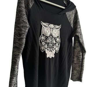 Black and Gray Owl Embroidered Women's Hooded Top - XL